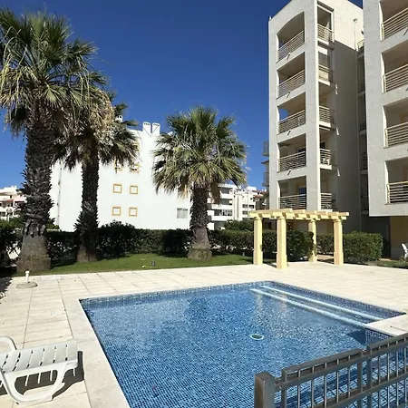 Wave - Shared Pool - 6 Guests - *